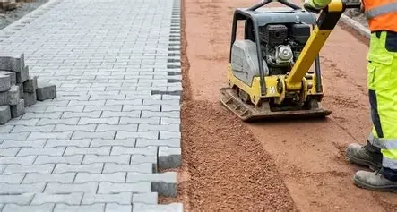 Travaux de terrassement, de remblaiement et de pavage