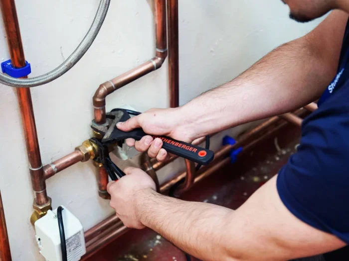Entretien et maintenance des équipements de plomberie