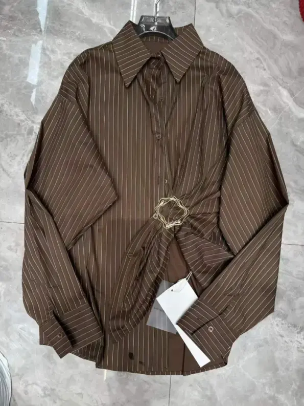 CHEMISE MARRON A BROCHE